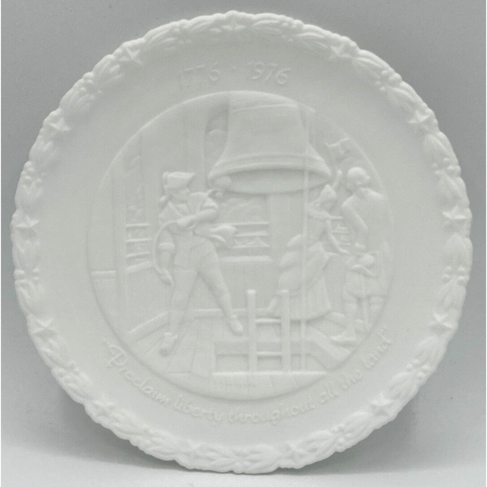 Vintage Fenton "Proclaim Liberty Throughout all the Land" Milk Glass Plate U195